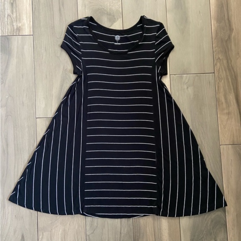 SO Black and white stripe T-Shirt loose fitting dress‎